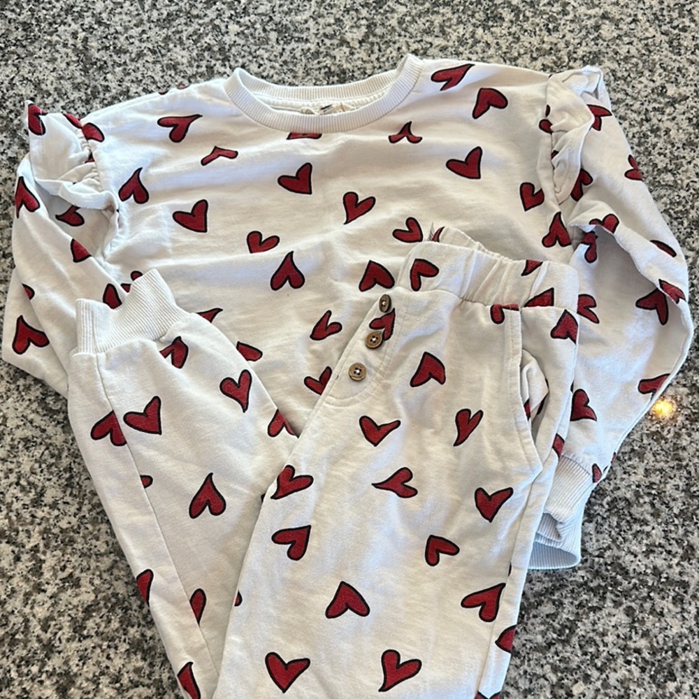 Jessica Simpson Heart Patterned White and Red Sweatshirt and Pants Set 5/6